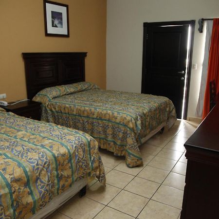 Apart Hotel Pico Bonito La Ceiba Zimmer foto